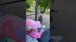 Прогулка с дочкой ️ #baby #играемсмамой #дочка #babygirl #малыш #funny #дети #cutebaby