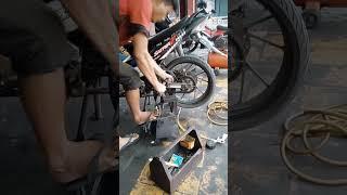 Vlog Cara Tambal Ban Motor Praktis di Bengkel Isekai