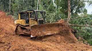 Facing the Mountain Terrain, the D6R XL Bulldozer Takes Action to Open a New Road