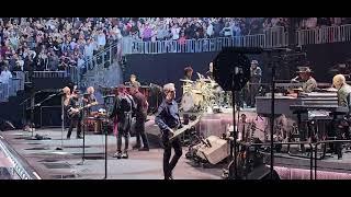 Bruce Springsteen throws guitar, hits guitar tech in head Atlanta 2/3/2023