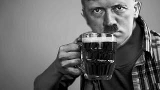Адольф Гитлер поёт песню Was Wollen wir trinken