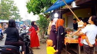 penjual takjil yang tidak pernah sepi pembeli buka jam 4 sore habis adzan sudah habis takjilnya