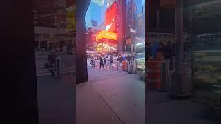 Walking around nyc& 745 plaza 12/19/24 #nycshorts #streetsofnewyork #walkthrough #nycvibes