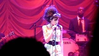 Amy Winehouse Tears Dry on Their Own Live at Apollo (Fan Cam) RIP