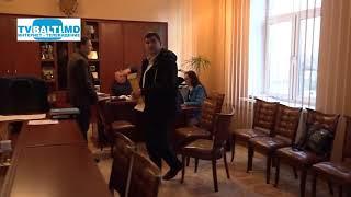 Представители Центра Антикоррупции из Кишинева пришли в кабинет и о примара 13 03 18