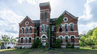 Exploring an ABANDONED Victorian Age School in the Southern USA