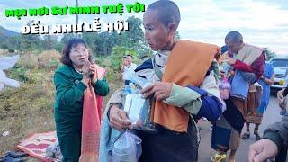 Monk Minh Tuệ could not escape from the followers even after going to a deserted place.