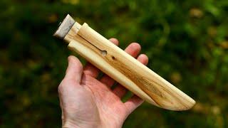 Северный нож в деревянных ножнах с пояснениями.