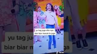 Goyang Tiktok Hot Chikakiku Masuk Tv|| Aku Yang Sekarang Vs Aku Yang Dulu || FYP Tiktok Chikakiku