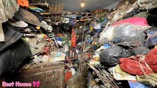  80-year-old man piles up trash at home until neighbors complain about cockroaches and bad odors