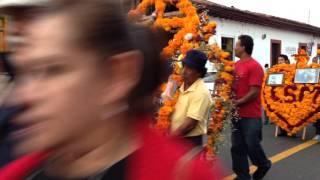 Procesión del Día de Muertos en Michoacan, México