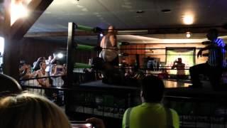 Amateur wrestler gives opponent the 'full moon'