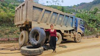 The mechanic girl helped the driver fix a broken tire in the middle of the road