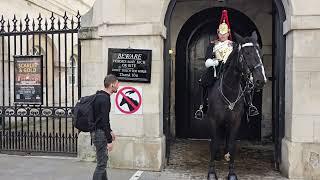 he got the hump he was not allowed to touch the horse #royalguards