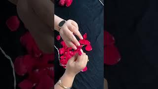 ideas for fresh flower rose petal hair decorationparlour hairstyle/Best Bridal Hairstyles with Roses