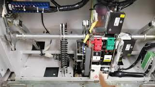 Circuit breaker operating mechanism