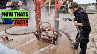 BLASTING A FRONT LOADER WITH RECYCLED WINDSCREEN GLASS AND WATER - PAINT JUST WASHED OFF!