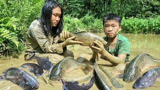 Meet a giant school of fish - Skills catch of the boy and girl mute - cooking l boy orphaned parents