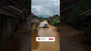 Detik-Detik menegangkan! ibu-ibu histeris minta tolong saat rumahnya hanyut diterjang banjir bandang