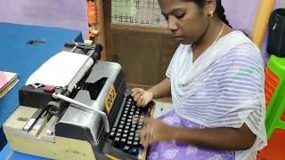 Tamil Typing Under 7 Minutes by the Wonder Girl | தட்டச்சின் சாதனை பெண், ஒரு கையில், தட்டச்சு...