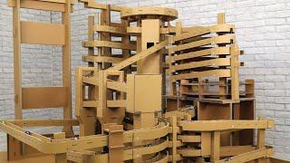 ダンボールでつくった巨大ビー玉ころがし／Giant Cardboard Marble Run