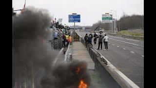 France : les agriculteurs resserrent l'étau sur Paris