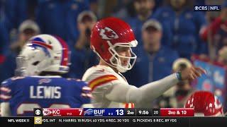 Ed Oliver and Von Miller collapse pocket vs. Mahomes for third-down sack