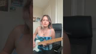 Mimi plays blues riff (Original)