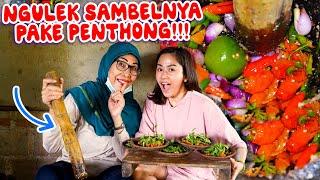 WARUNGNYA NYLEMPIT DI TENGAH KEBON, SAMBAL JABRIKNYA DI ULEK PAKE PENTHONG!!!