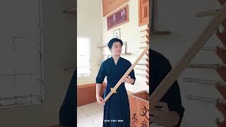 KENDO Lessons: The difference between a Shinai (竹刀) and the Bokutō (木刀)