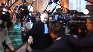 Chirac trial to go ahead without the star defendant