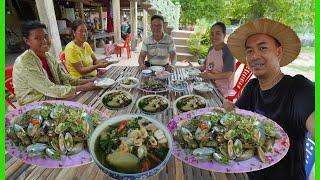 Mixed green vegetable soup with bamboo shoots mixed with thinly sliced ​​corn(បន្សាបទំពាំងពោតខ្ចី)