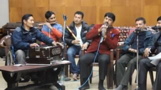 Prem Raja Mahat कार्यक्रम साज र आवाजमा आफ्नो गीत प्रस्तुत गर्दै प्रेमराजा महत