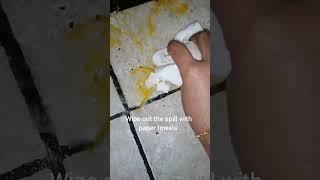 Cleaning a spilled egg/Steps to clean a broken egg