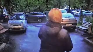 В центре Москвы оперативники задержали подозреваемую в разбое