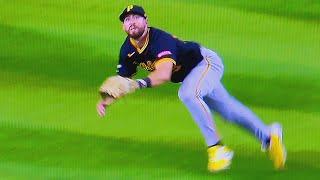 JARED TRIOLO FIRST TIME PLAYING OUTFIELD MAKES GOLD GLOVE CATCH: PITTSBURGH PIRATES VS. DIAMONDBACKS