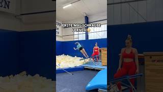 Wer von euch kann eine Schraube? @vaali_b #gymnast #turnen #challenge #training