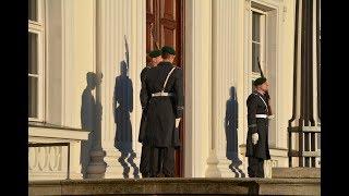 Ehrenposten Ablösung Schloss Bellevue I