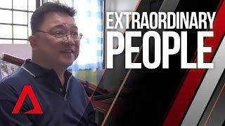 Extraordinary People: The Mouth Painter