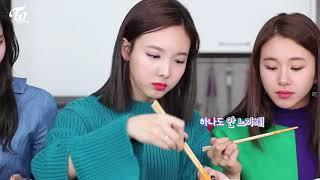 [TWICE] 트와이스의 재미난 먹방 EP.3  Funny Meokbang