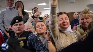 Идите «защищать Украину»! Прихожане арестованного Схиегумена Сергия устроили протест в суде