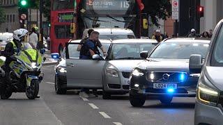 [RUMBLER SIREN] City of London Police, vehicle box in Aldgate East + convoy back to custody.