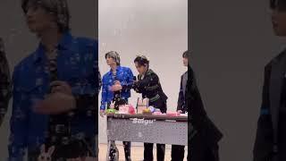 Lee Know saving Binnie's Cake#kpop#straykids #cake #changbin #birthday #minbin #leeknow #fyp #skz