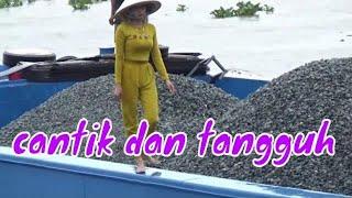 pelaut cantik yang tangguh dari vietnam