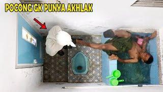 Tahan Tawa  Prank Pocong Lucu lagi boker sampe kejebur 