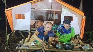 camping hujan deras tengah malam menyala ikan baung saat bakar di hutan