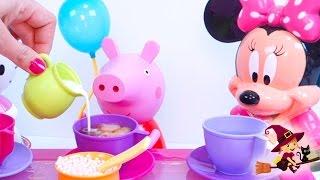 Peppa Pig Minnie Mouse y Hello Kitty Toman el Té con Huevos Sorpresa