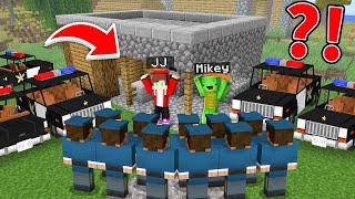 Why the POLICE SURROUNDED Mikey and JJ HOUSE in Minecraft! - Maizen