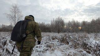 Готовлю в армейском котелке.Зимний поход в морозный день.Греюсь у костра