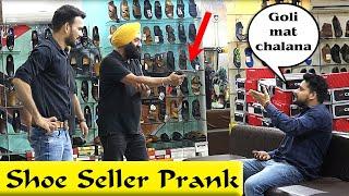 Shoe Seller Prank by Zuber khan | Bhasad News | Pranks in India
